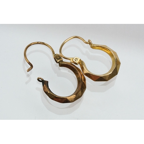 266 - Collection of 9ct gold hoop earrings of various sizes and styles. All marked 375 or hallmarked. Larg... 