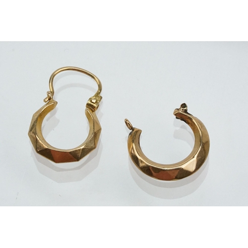 266 - Collection of 9ct gold hoop earrings of various sizes and styles. All marked 375 or hallmarked. Larg... 