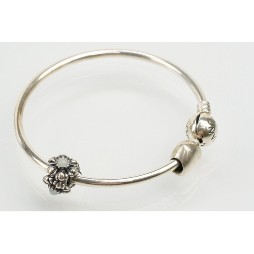 270 - Collection of silver jewellery to include a Pandora bangle bracelet with two beads, three vintage ch... 