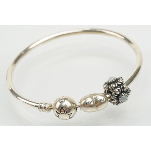 270 - Collection of silver jewellery to include a Pandora bangle bracelet with two beads, three vintage ch... 