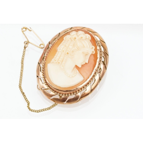 275 - 9ct gold cameo brooch having a carved shell cameo set within a pierced mount. Marked 9ct to verso. M... 