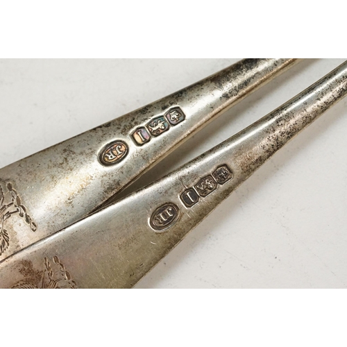 369 - Pair of early 20th Century silver hallmarked spoons with rounded terminals and engraved crests to ha... 