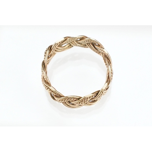 277 - 9ct gold woven band ring of plaited form. Hallmarked Sheffield. Size Q.