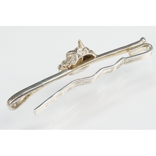 278 - Silver equestrian tie pin in the form of a horse head and whip, Birmingham hallmark, maker RJS