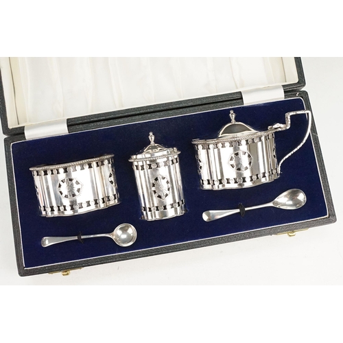 410 - 20th Century silver cruet including mustard pot, table salt and pepper pot all with blue glass liner... 