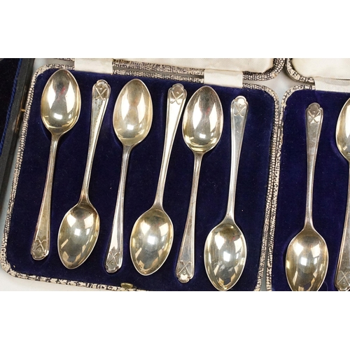 409 - Collection of 23 Walker & Hall silver hallmarked teaspoons having crossed golf clubs to the terminal... 