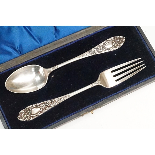 409 - Collection of 23 Walker & Hall silver hallmarked teaspoons having crossed golf clubs to the terminal... 