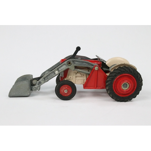 43 - Boxed Corgi 53 Massey Ferguson 65 Tractor with shovel diecast model in main body red with cream, sil... 