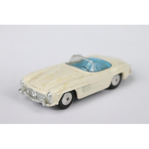 87 - Two boxed Corgi diecast models to include 153 Proteus-Campbell Bluebird Record Car in blue with deca... 