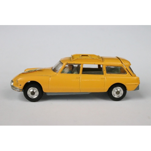 88 - Four boxed Corgi diecast models to include 436 Citroen Safari 1D19 in yellow, 210S Citroen DS in red... 