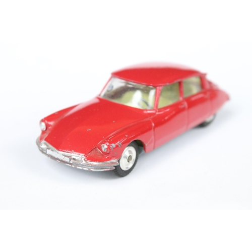 88 - Four boxed Corgi diecast models to include 436 Citroen Safari 1D19 in yellow, 210S Citroen DS in red... 