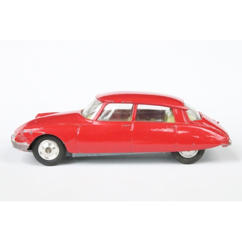 88 - Four boxed Corgi diecast models to include 436 Citroen Safari 1D19 in yellow, 210S Citroen DS in red... 