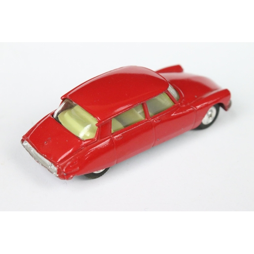 88 - Four boxed Corgi diecast models to include 436 Citroen Safari 1D19 in yellow, 210S Citroen DS in red... 