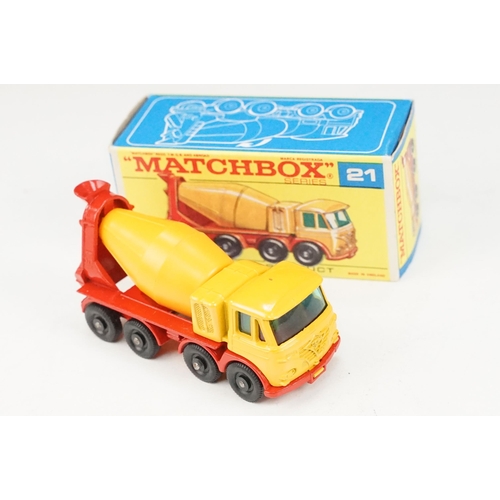 98 - 12 Boxed Matchbox Series diecast models to include 35 Snow Trac, 52 BRM Racing Car, 5 London Bus, 34... 