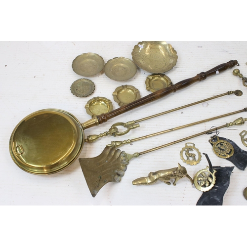 222 - Mixed quantity of antique brass to include bed warming pan with wooden handle, fireside items, ashtr... 