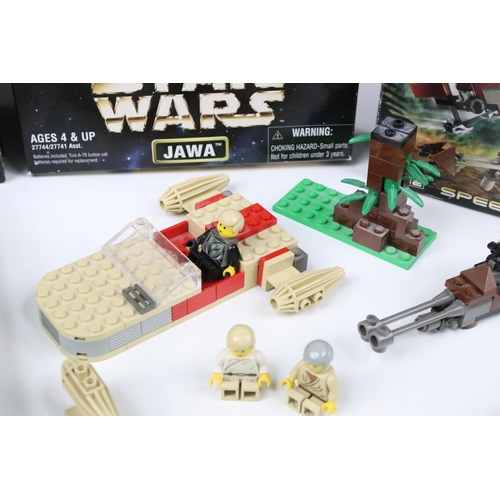 424 - Star Wars - Collection of Lego and figures to include boxed 7128 Speeder Bikes set (built, appearing... 