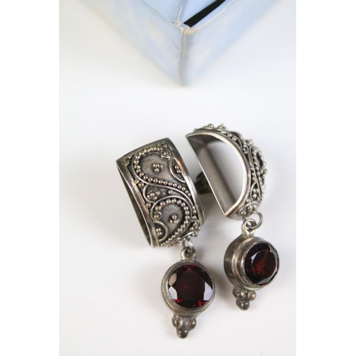 142 - A collection of mainly vintage costume jewellery to include a good selection of cufflinks togerther ... 