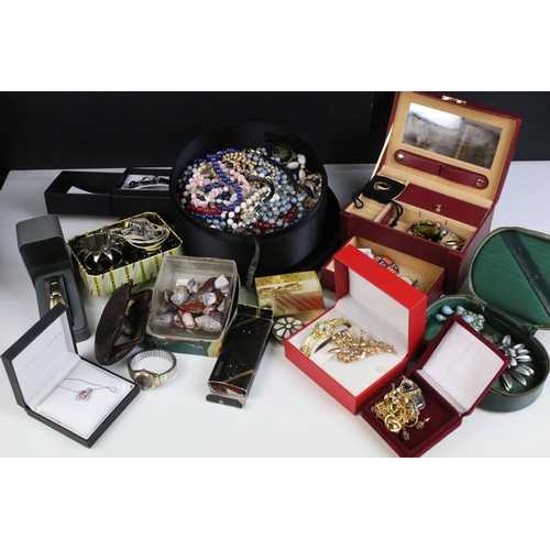 145 - Collection of vintage costume jewellery and watches to include mid century brooches, silver mother o... 