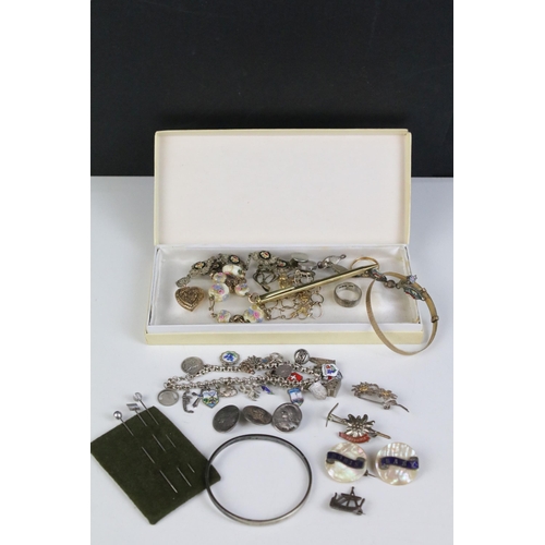 146 - Collection of silver and costume jewellery to include a silver charm bracelet (marked 925), silver b... 