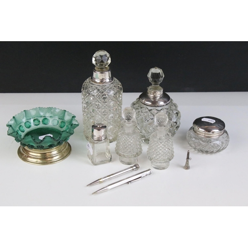 153 - Collection of silver, silver plate and glassware to include: silver propelling pencil, London 1947 b... 