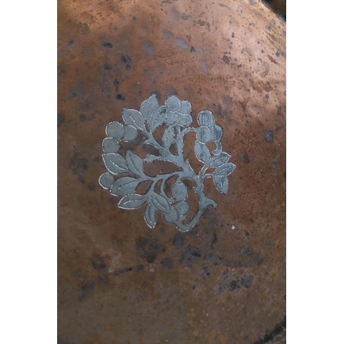 158 - Hugh Wallace copper tray plate with berry and foliage inlay and hammered edge, diameter 25cm