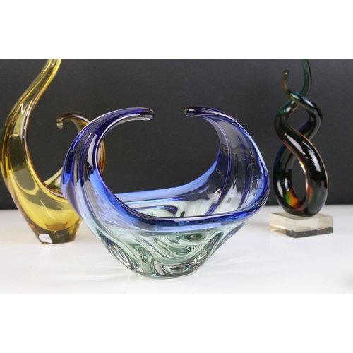 21 - Four pieces of studio glass sculptures in mixed colourways to include bowl and ashtray examples, tal... 