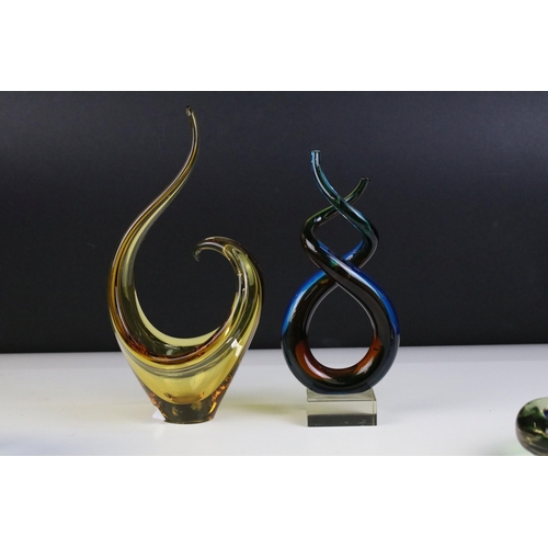 21 - Four pieces of studio glass sculptures in mixed colourways to include bowl and ashtray examples, tal... 