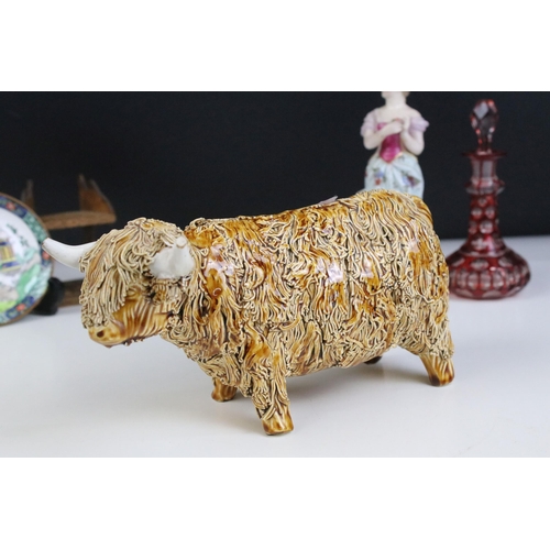 29 - Selection of mixed ceramics to include a studio pottery highland cow ceramic spaghetti figurine, sig... 