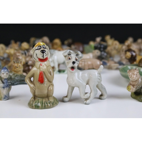 31 - Assortment of Wade 'Whimsie' animals to include a boxed tortoise and Hat Box Series 'Scamp' (1 box)