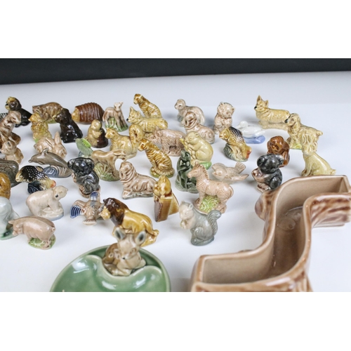 31 - Assortment of Wade 'Whimsie' animals to include a boxed tortoise and Hat Box Series 'Scamp' (1 box)