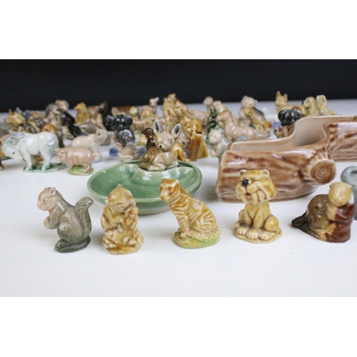 31 - Assortment of Wade 'Whimsie' animals to include a boxed tortoise and Hat Box Series 'Scamp' (1 box)