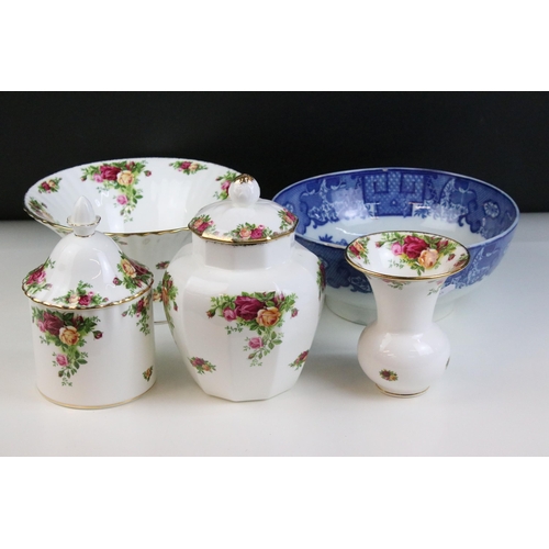 45 - Group of Royal Albert 'Old Country Roses' to include centre piece bowl, diameter 24cm, bulb vase, li... 