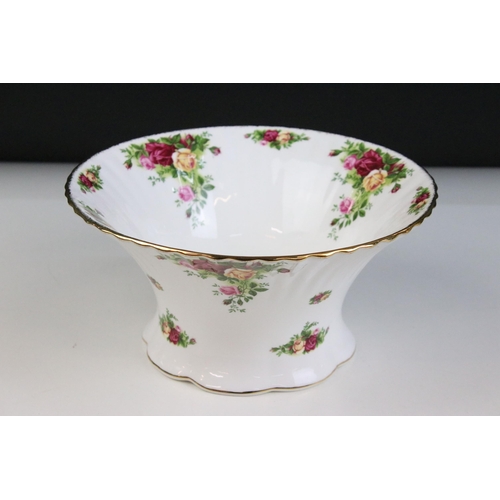 45 - Group of Royal Albert 'Old Country Roses' to include centre piece bowl, diameter 24cm, bulb vase, li... 