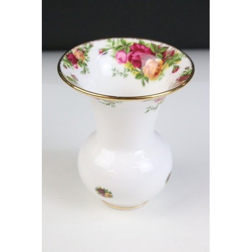 45 - Group of Royal Albert 'Old Country Roses' to include centre piece bowl, diameter 24cm, bulb vase, li... 