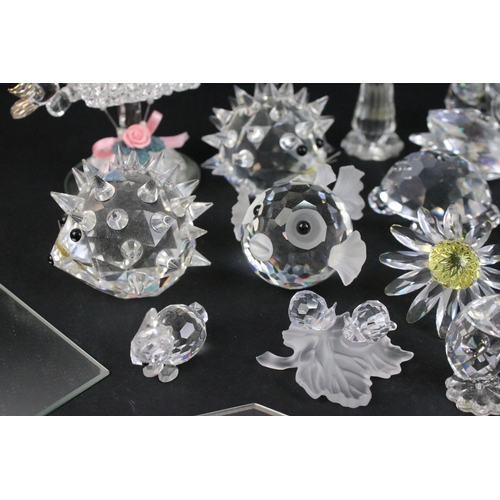 47 - Large quantity of Swarovski crystal animal and ornaments to include hedgehogs, owls, cats, tortoises... 