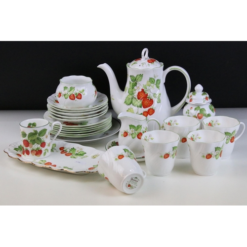 52 - Queen's Rosina China Co Ltd, 'Virginia Strawberry' tea service set, to include tea pot, six side pla... 