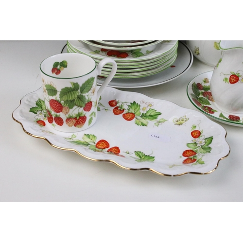 52 - Queen's Rosina China Co Ltd, 'Virginia Strawberry' tea service set, to include tea pot, six side pla... 