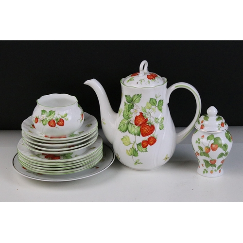 52 - Queen's Rosina China Co Ltd, 'Virginia Strawberry' tea service set, to include tea pot, six side pla... 