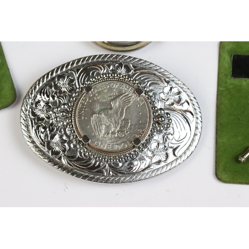 107A - A small group of mixed collectables to include a united states dollar belt buckle, badges and pocket... 