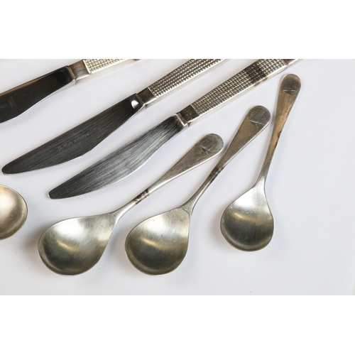 127 - A small group of mixed cutlery, some being marked with airline logos to include British Airways and ... 