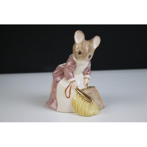 57 - Group of Beswick Beatrix Potter figurines to include Hunca Munca Sweeping No.1,043 of 1,947, Jeremy ... 