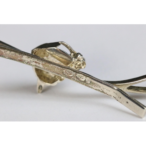 84 - Silver equestrian tie pin in the form of a horse head and whip, Birmingham hallmark, maker RJS