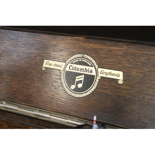 189 - Columbia Viva-tonal Grafonola oak cased wind up gramophone together with four records, H 45cm, W 48.... 