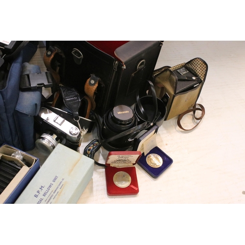 258 - Quantity of cameras and accessories to include Kodak 255x Instamatic, OlympusOM10, Halinar Anastigma... 