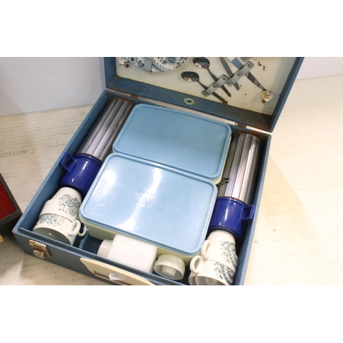 262 - Brexton picnic wine box with fitted interior to include mixed glasses and corkscrew, lockable with k... 