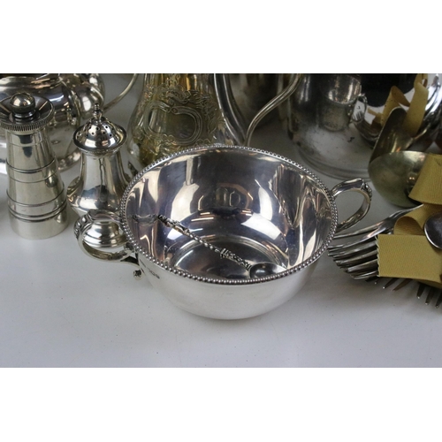 269 - Large collection of silver plate to include lidded entree dish, tea pots, coffee pot, handled cruet ... 