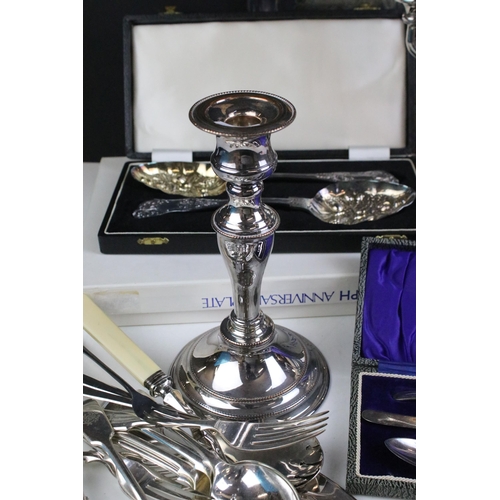 271 - Collection of silver plate to include large serving tray, diameter 36cm, boxed serving spoons with f... 