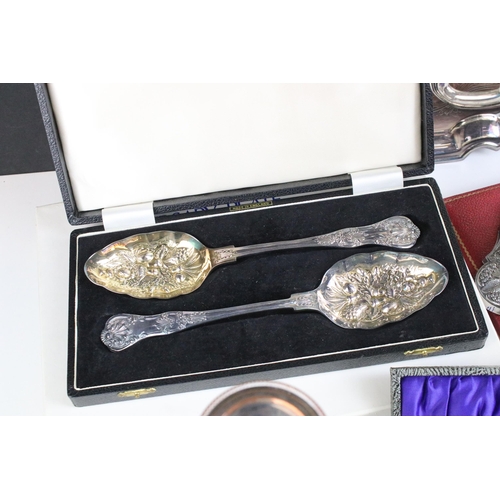 271 - Collection of silver plate to include large serving tray, diameter 36cm, boxed serving spoons with f... 