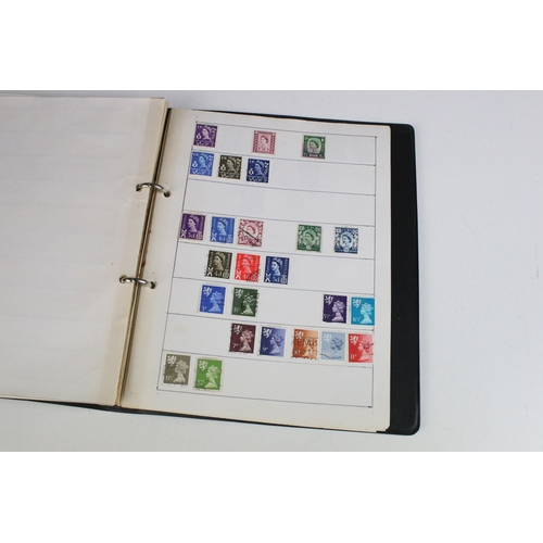 297 - Collection of assorted stamps and first day covers to include fourteen presentation pack stamps, loo... 