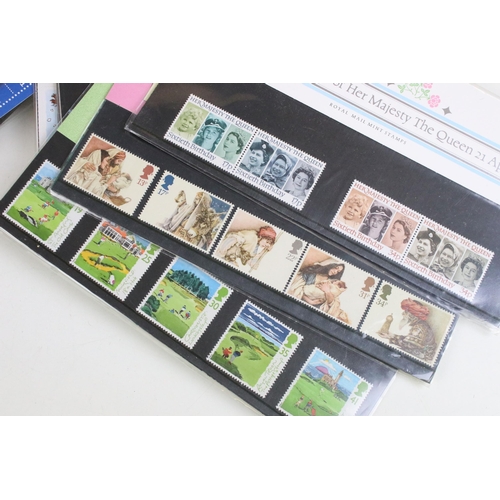 297 - Collection of assorted stamps and first day covers to include fourteen presentation pack stamps, loo... 